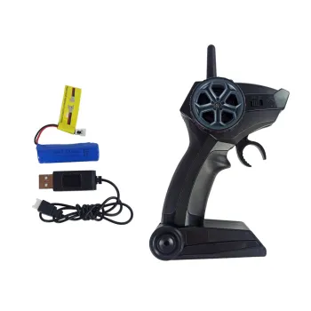 Pilot do sterowania łodzią 2,4 GHz przedstawiony na zbliżeniu