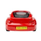 Monster Truck ciągnie lawetę z BMW na nierównej powierzchni