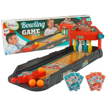 Mini gra w kręgle z wyrzutnią i kolorowymi piłkami na stole