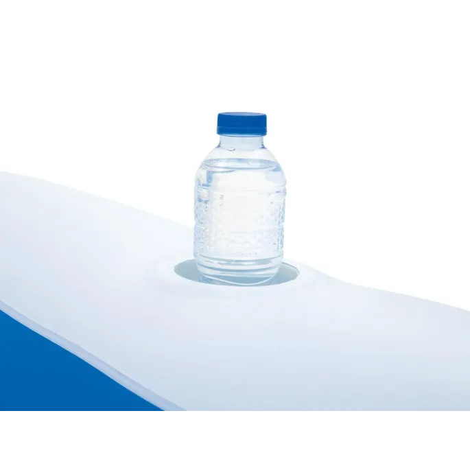 Basen pięciokątny Bestway z uchwytami na napoje, ustawiony w ogrodzie