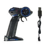 Niebieskie auto zdalnie sterowane z kontrolerem w zestawie