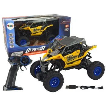 Terenowe auto off-road RC żółte w skali 1:16 na tle trawy