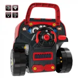 Ciężarówka z otwieraną maską i realistycznymi detalami