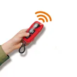 Kolorowa ciężarówka z elementami do wymiany i światłami