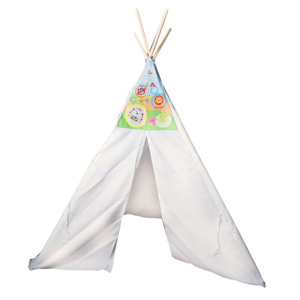 Wodoodporny domek tipi z motywem chmurek, dzieci bawiące się na dworze