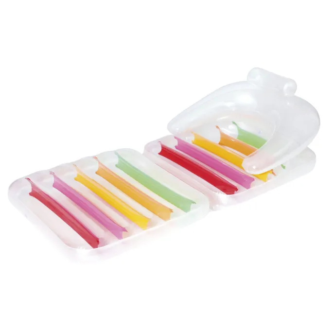 Fotel dmuchany Bestway o długości 201 cm ustawiony przy jeziorze