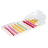 Fotel dmuchany Bestway o długości 201 cm ustawiony przy jeziorze