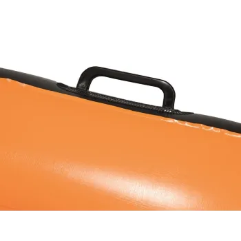 Winylowa lodówka do napojów na pontonie podczas wycieczki