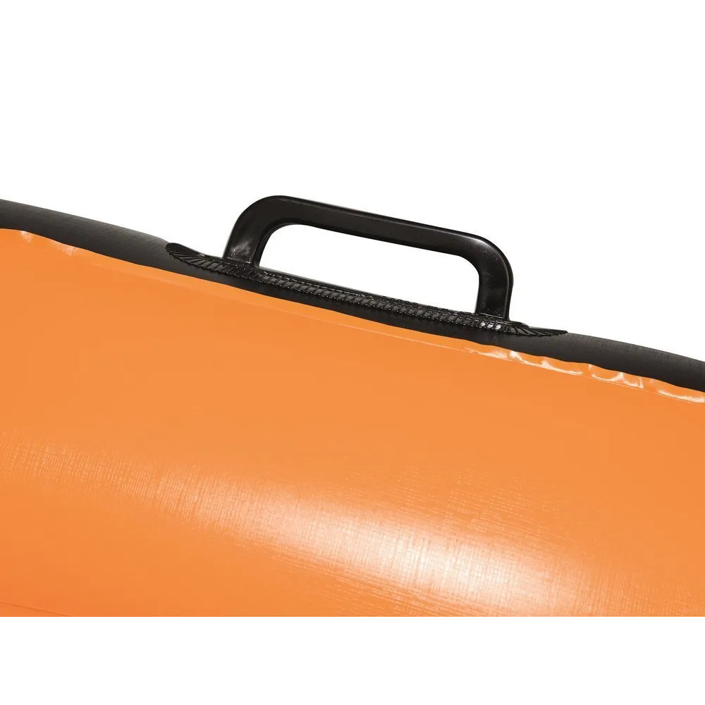 Winylowa lodówka do napojów na pontonie podczas wycieczki