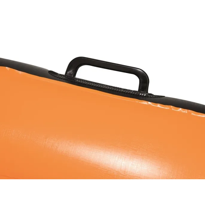 Winylowa lodówka do napojów na pontonie podczas wycieczki