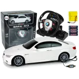 Białe auto zdalnie sterowane BMW M3 na tle białego podłoża