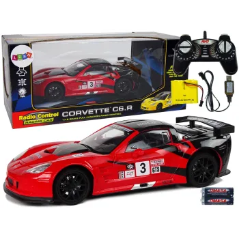Czerwone auto sportowe R/C Corvette C6.R w skali 1:18 na białym tle