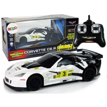 Białe auto RC Corvette C6.R skala 1:24 widok z boku na białym tle
