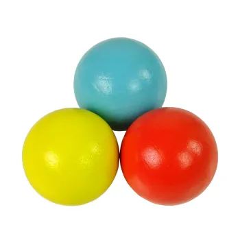 Szczegół zdjęcia zjeżdżalni piłeczek z barwnymi koralikami