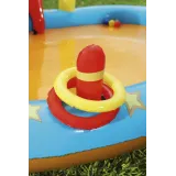 Fontanna wodna jako element dmuchanego placu zabaw Bestway