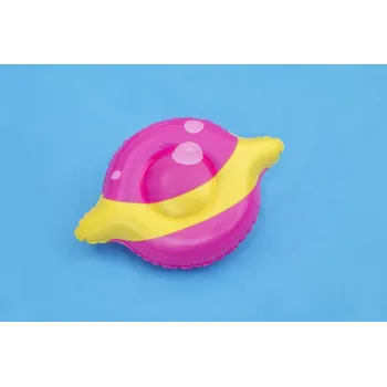 Podwórkowy plac zabaw dla dzieci do zabawy w upalne dni