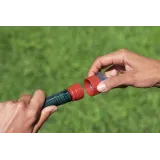 Fontanna flaming Bestway 52382 w trakcie pracy z silnym strumieniem wody