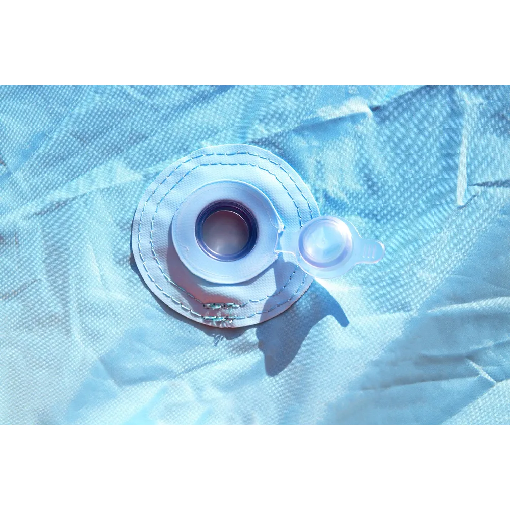 Ogromna zjeżdżalnia wodna z fontanną i basenem ogrodowym