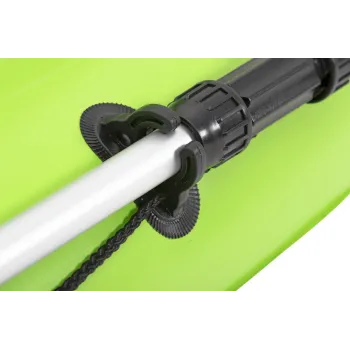 Bezpieczny kajak na wodę z linką bezpieczeństwa oraz akcesoriami w komplecie