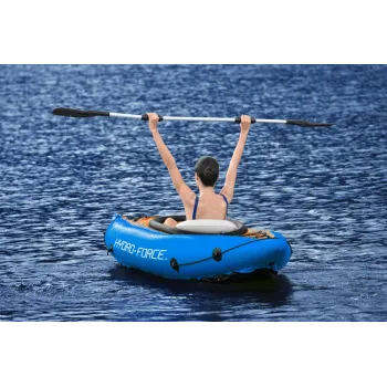 Kajak z regulowanym siedziskiem i miejscami na akcesoria pływackie