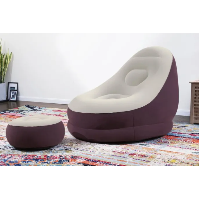 Fotel dmuchany Bestway 75053 w kolorze bordowym ustawiony w salonie