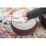 Dmuchany fotel Bestway 122x94x81 cm prezentowany na tarasie