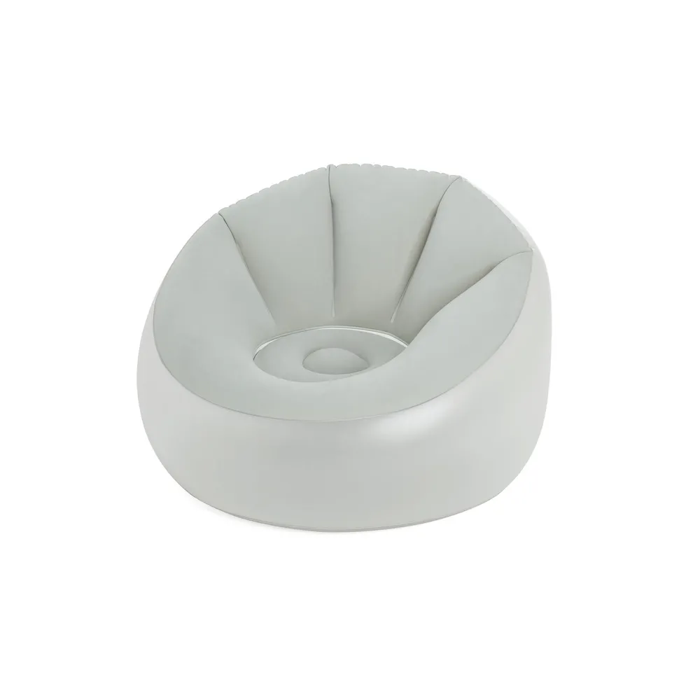 Fotel LED Bestway 75086 w jasnym wnętrzu, gotowy do użytku