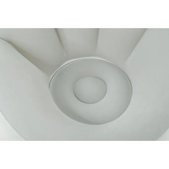 Fotel podświetlany LED w aranżacji mieszkania studenckiego