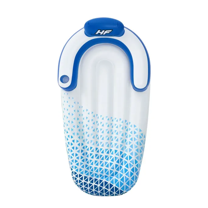 Wygodny fotel dmuchany niebiesko-biały na plaży