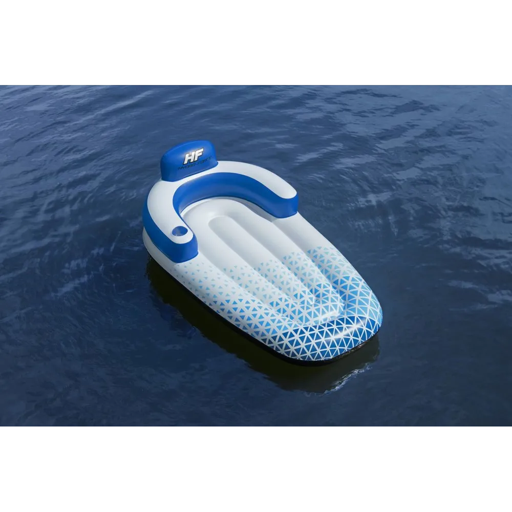 Dmuchany fotel materac z podłokietnikami na trawie