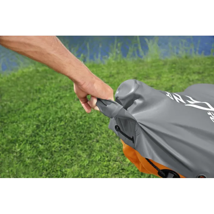 Kajak Bestway 65132 z widocznymi oparciami i podłogą powietrzną