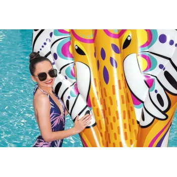 Wytrzymały materac do relaksu nad jeziorem