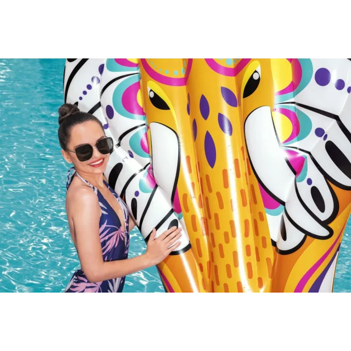 Wytrzymały materac do relaksu nad jeziorem