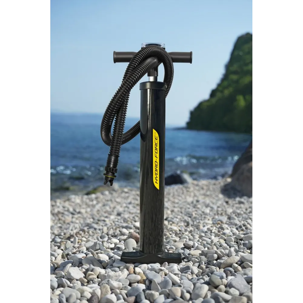 Deska SUP Hydro-Force podczas nadmuchiwania ręczną pompką
