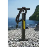 Deska SUP Hydro-Force podczas nadmuchiwania ręczną pompką