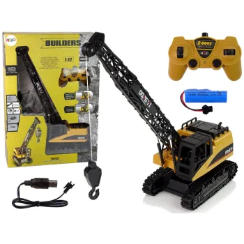 Zdalnie sterowany dźwig żuraw 1:12 podczas zabawy na dywanie