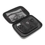 Dron czarny podczas lotu na świeżym powietrzu