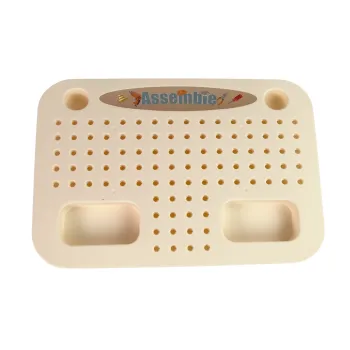 Skrzynka narzędziowa z elementami do skręcania w edukacyjnym zestawie