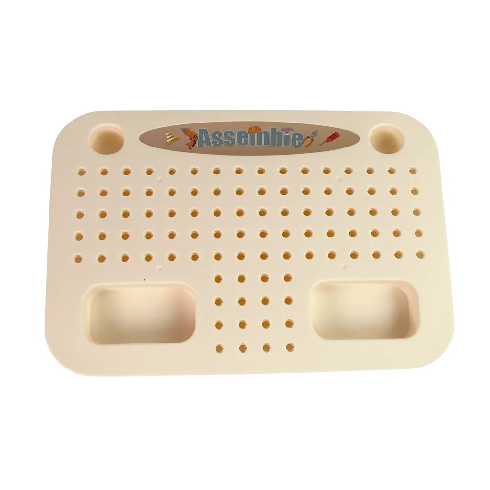 Skrzynka narzędziowa z elementami do skręcania w edukacyjnym zestawie