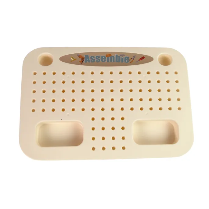 Skrzynka narzędziowa z elementami do skręcania w edukacyjnym zestawie