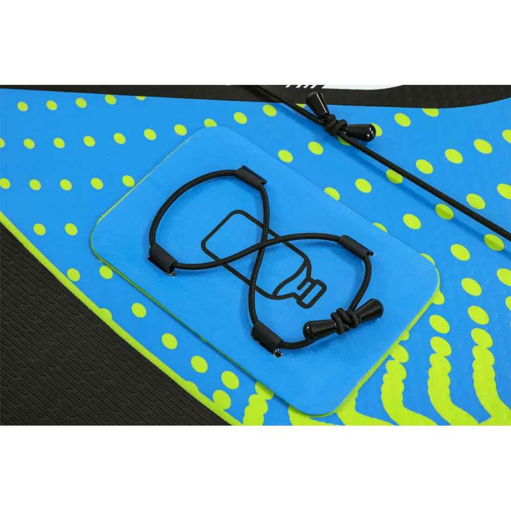 Wytrzymała deska SUP Hydro-Force z systemem Tritech na tle plaży