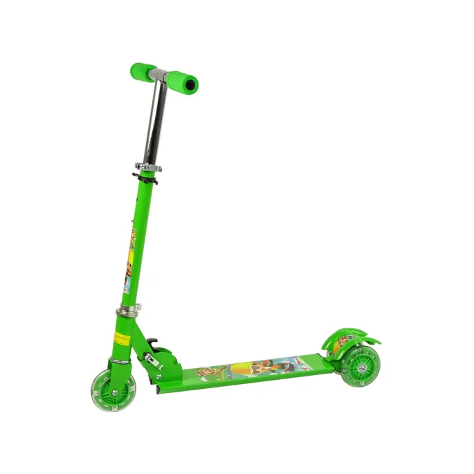 Zielona hulajnoga z trzema kołami i kolorowymi światłami dla dzieci