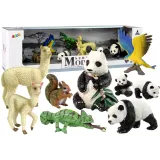 Figurki zwierząt: panda, papuga, lama, wiewiórka i kameleon na białym tle