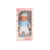 Zbliżenie na szczegółowe rysy twarzy lalki bobas 46 cm