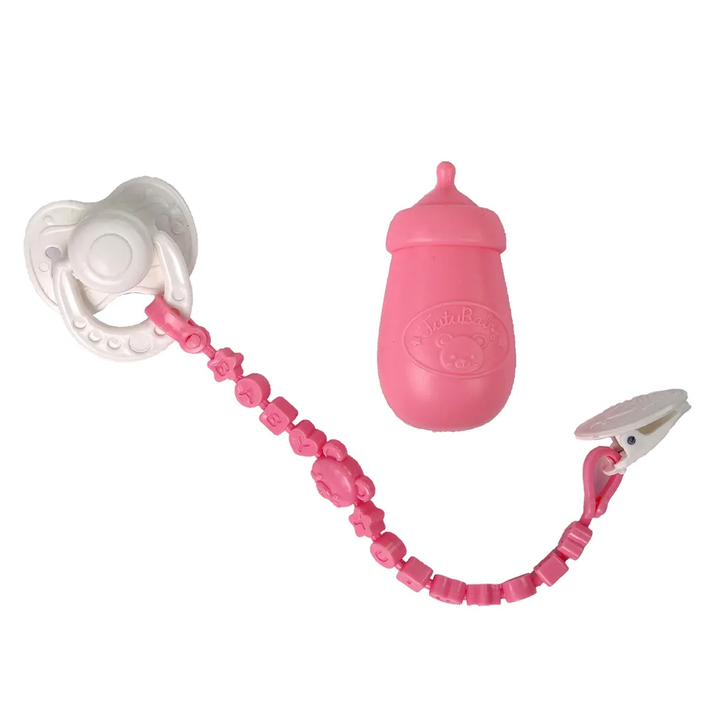 Akcesoria lalki bobas: smoczek, butelka i śliniaczek na tle białym