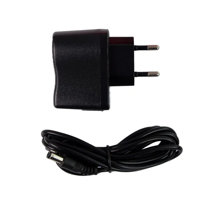 Świąteczna szklana dekoracja z realistycznym śniegiem i melodią