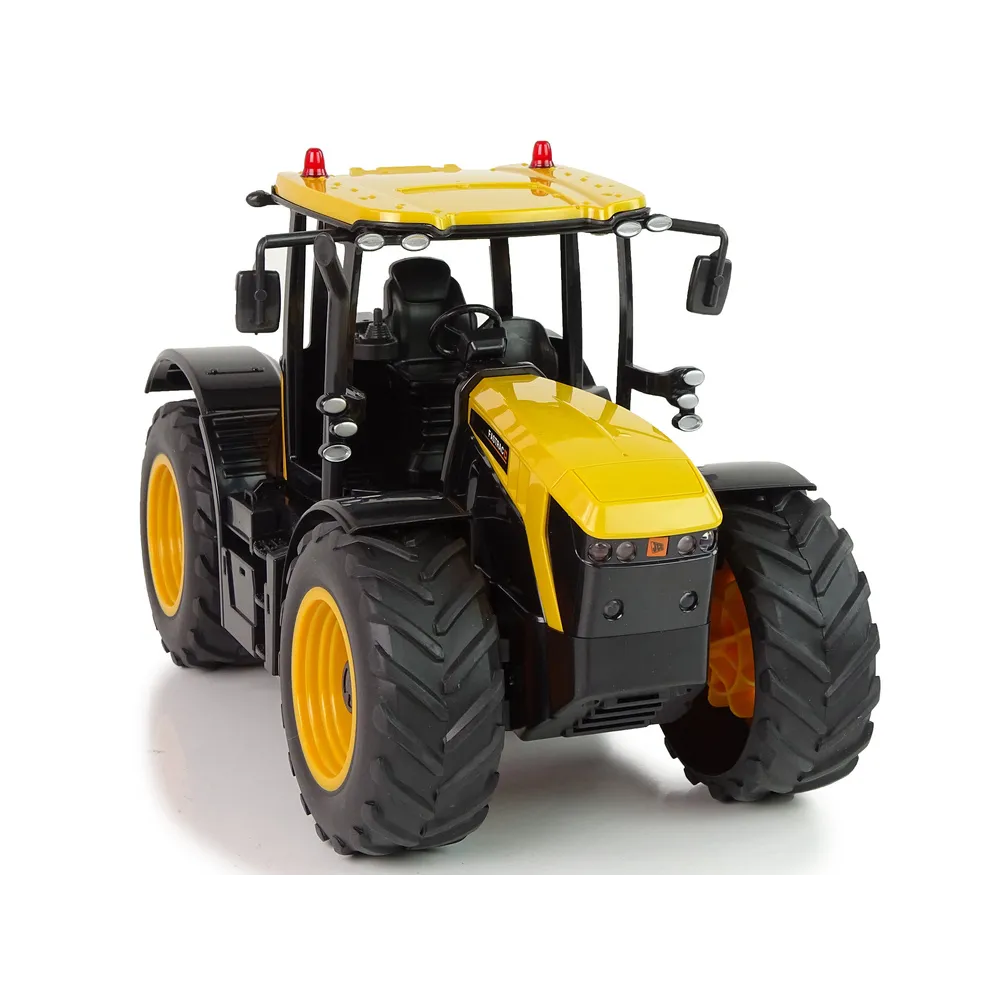 Pilot do traktora JCB RC 2,4GHz obok pojazdu