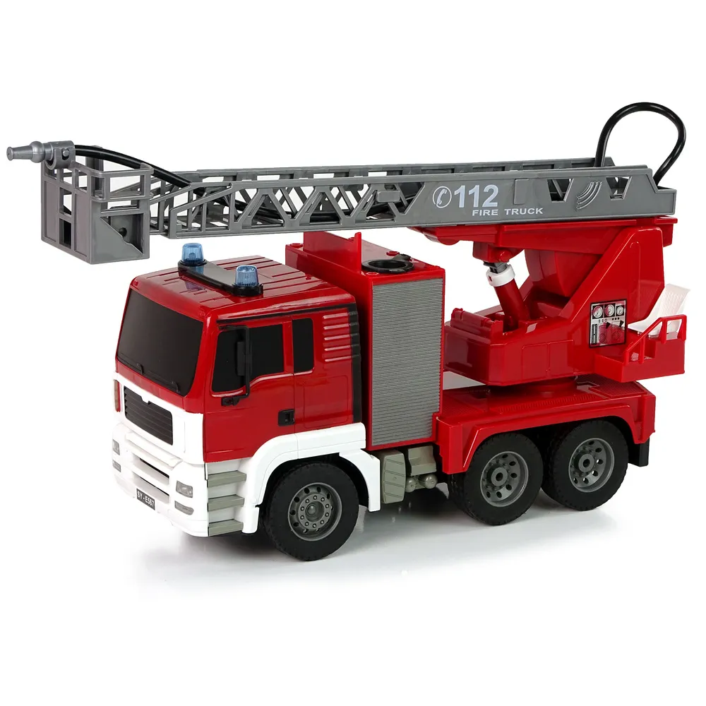 Widok wozu strażackiego z wysuniętą drabiną dla dzieci