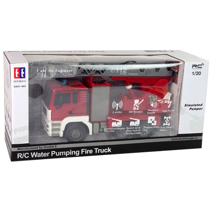 Wóz strażacki podczas zabawy z realistycznymi sygnałami