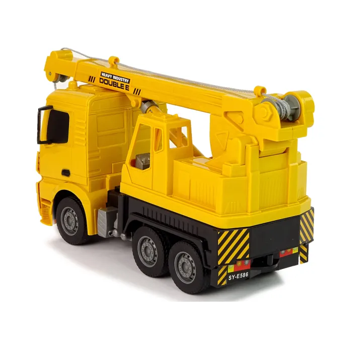 Detal gumowych opon i kabiny ciężarówki dźwigu dla chłopca